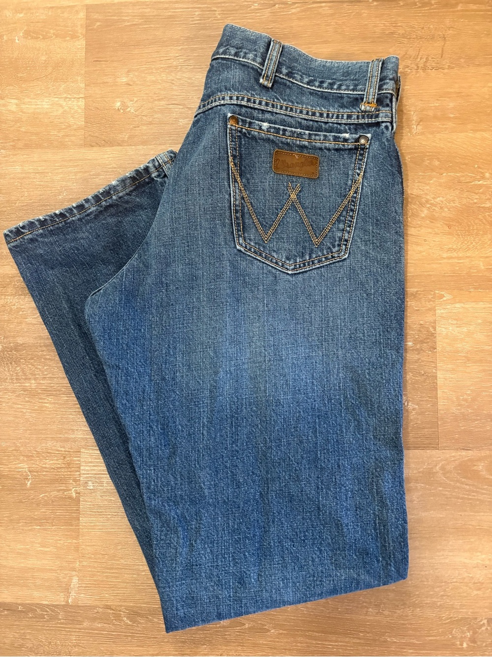 Wrangler Retro Men’s Relaxed Straight Jeans